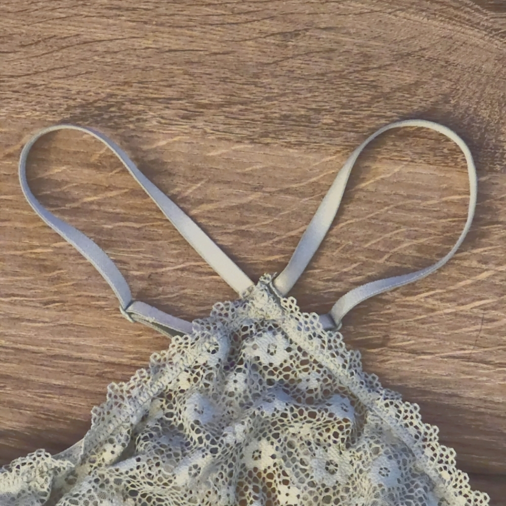 Victoria's Secret Light Green Lace Bralette Sz S - Picture 2 of 7